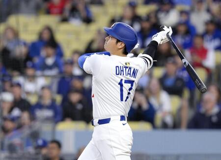 　１回、６号ソロを放つ大谷（共同）