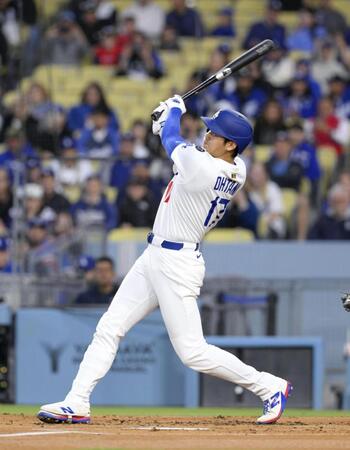 　１回、６号ソロを放つ大谷（共同）