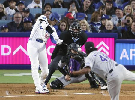 　１回、６号ソロを放つ大谷（共同）