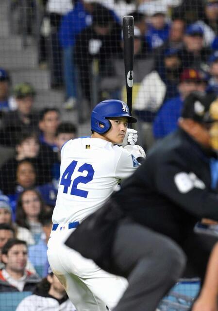 MLB全球団が背番「42」でプレー 初の黒人選手として活躍した