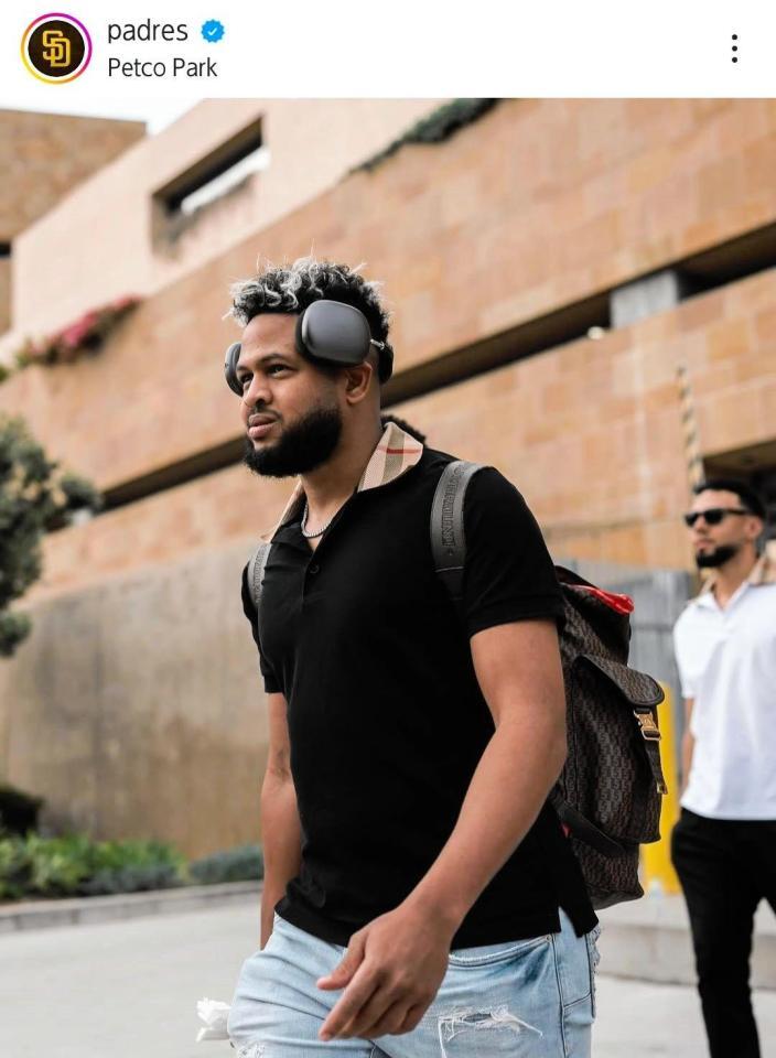 　遠征へ向かうバスケス。パドレスのインスタグラム（ｐａｄｒｅｓ）より