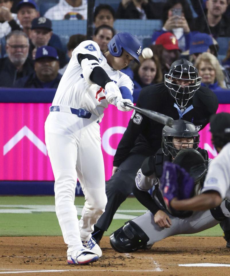 　１回、６号ソロを放つ大谷（共同）