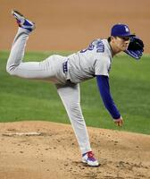 　レンジャーズ戦に先発したドジャース・山本（共同）