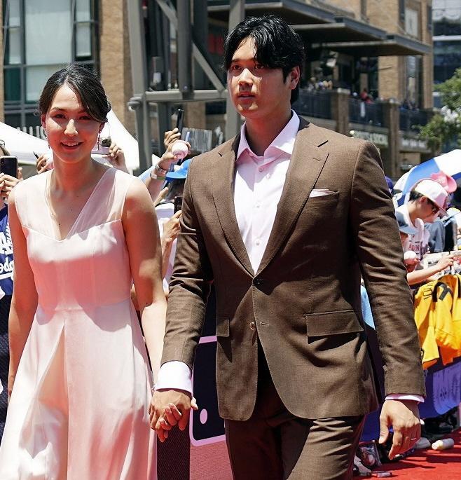 　ドジャース・大谷翔平（右）と真美子さん（提供・共同通信社）