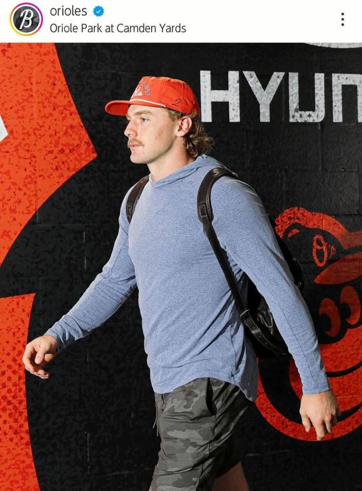 　球場入りしたヘンダーソン。オリオールズのインスタグラム（ｏｒｉｏｌｅｓ）より