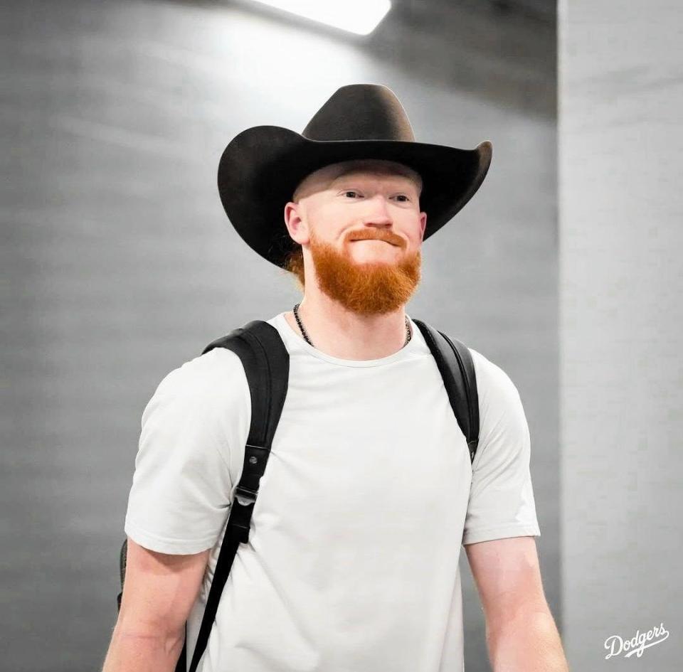 　球場入りするメイ（ロサンゼルス・ドジャース提供）