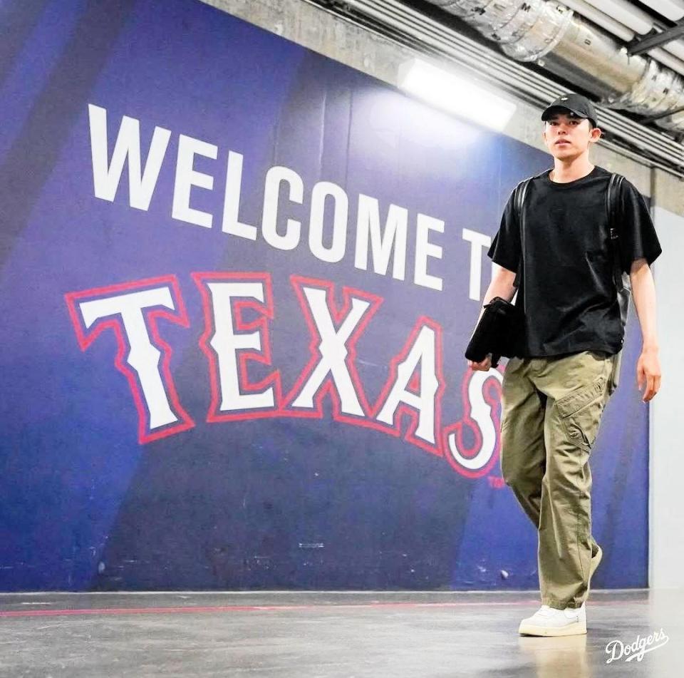 　球場入りする佐々木朗希（ロサンゼルス・ドジャース提供）