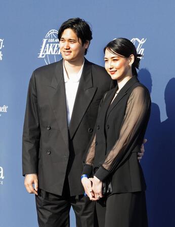 　ドジャースタジアムで行われたチャリティーイベントに出席した大谷と妻真美子さん＝２０２４年５月（共同）
