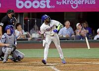 　９回、逆転サヨナラ２ランを放つガルシア（共同）