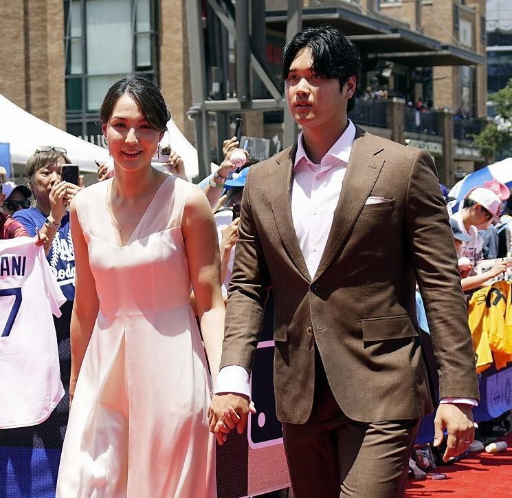 　ドジャース・大谷翔平（右）と真美子さん（提供・共同通信社）