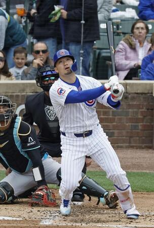 　２回、６号２ランを放つ鈴木＝シカゴ（共同）