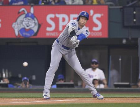 　レンジャーズ戦の１回、二ゴロに倒れるドジャース・大谷（共同）