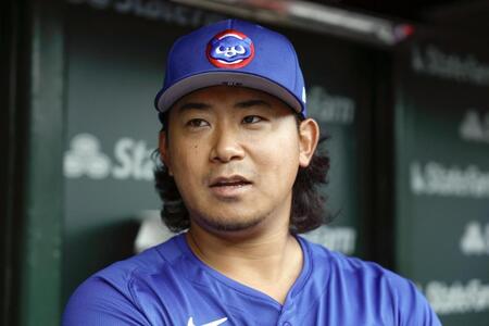 　試合前、報道陣に対応するカブス・今永（共同）