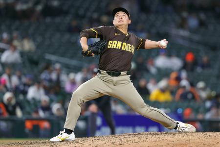 　タイガース戦の７回に登板したパドレス・松井＝デトロイト（ゲッティ＝共同）