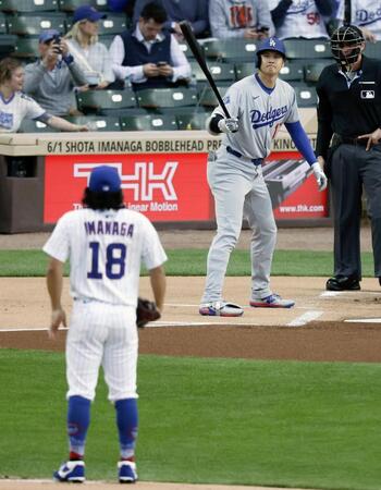 　カブス戦の１回、今永（18）と対戦するドジャース・大谷＝シカゴ（共同）