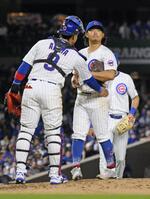 　ドジャース戦の６回、降板するカブス・今永＝シカゴ（共同）