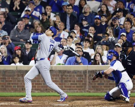 　カブス戦の６回、２死二、三塁の好機で遊飛に倒れるドジャース・大谷（共同）