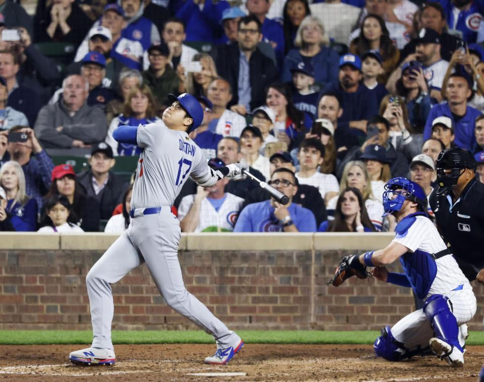 　カブス戦の６回、２死二、三塁の好機で遊飛に倒れるドジャース・大谷（共同）