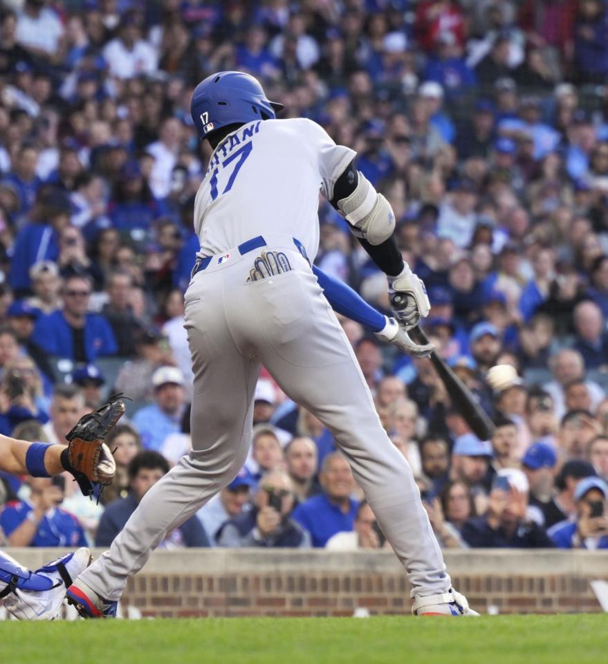 　カブス戦の３回、右前打を放つドジャース・大谷（共同）