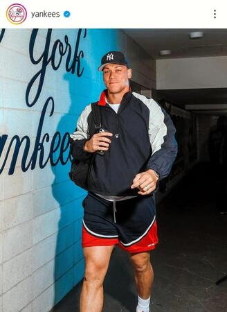 　球場入りしたジャッジ。ヤンキースの公式インスタグラム（ｙａｎｋｅｅｓ）より