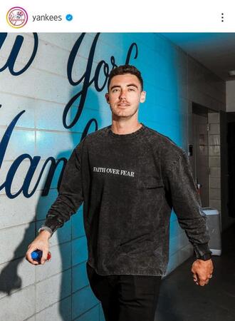 　球場入りしたベリンジャー。ヤンキースの公式インスタグラム（ｙａｎｋｅｅｓ）より