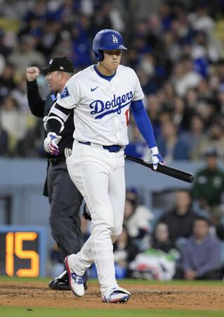 　５回、空振り三振に倒れた大谷（共同）