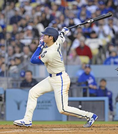 　５回、三塁打を放つ大谷（共同）