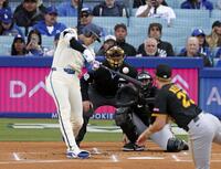 　１回、二塁打を放つ大谷（共同）