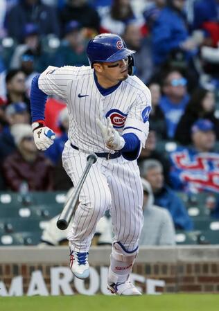 　７回、中前適時打を放つ鈴木（共同）