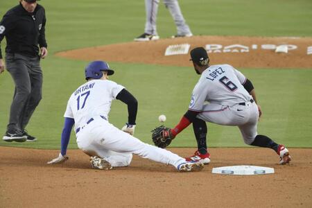 　１回、二盗を決める大谷（共同）