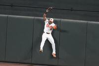 　５回、ゴールドシュミットの大飛球を好捕する中堅手ムリンス（ゲッティ＝共同）