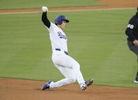 　１回、二盗する大谷（共同）