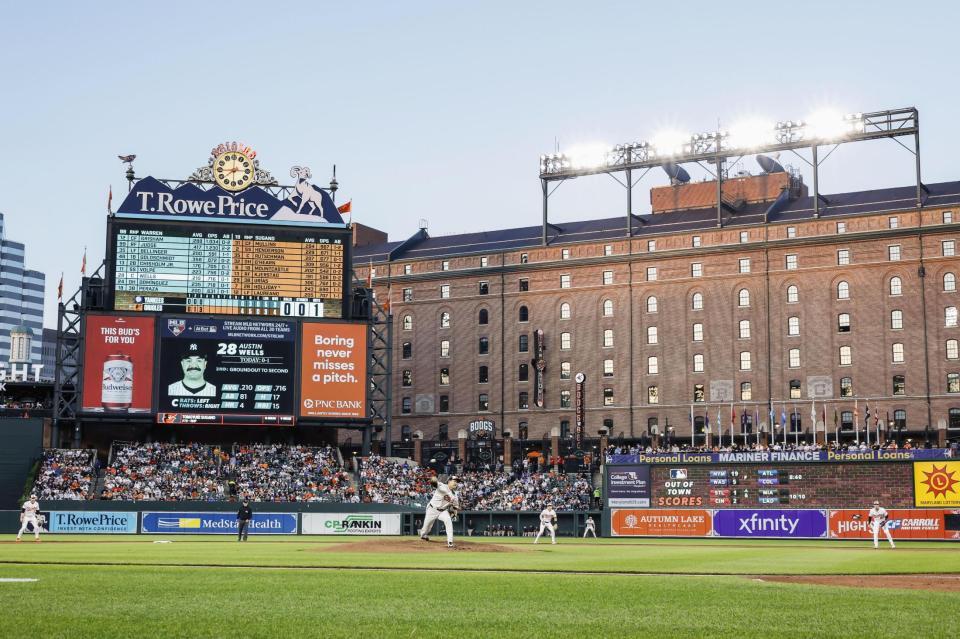 　本拠地オリオールパークで行われたヤンキース戦に先発した菅野（共同）