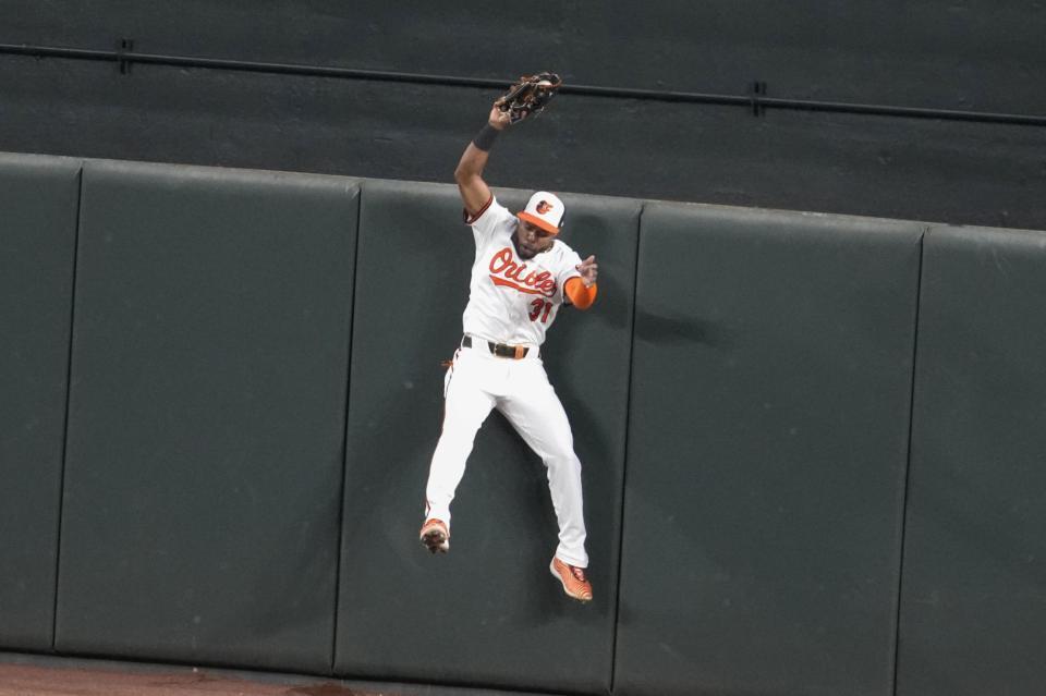 　５回、ゴールドシュミットの大飛球を好捕する中堅手ムリンス（ゲッティ＝共同）