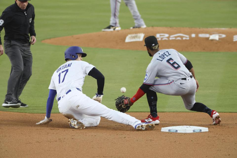 　１回、二盗を決める大谷（共同）