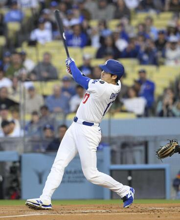 ドジャース４連勝で単独首位　大谷翔平はパパ１号の初回先頭打者弾、８戦３８打席ぶりの７号同点ソロで今季最多１５得点の猛攻導く