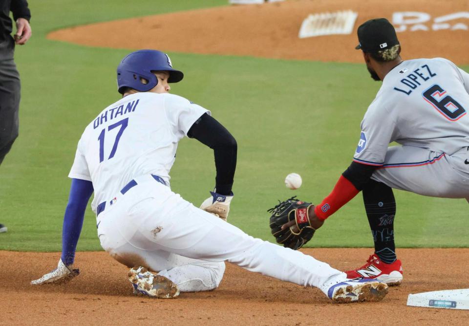 　１回、二盗を決める大谷（共同）