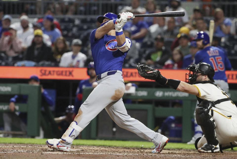 　パイレーツ戦の７回、７号２ランを放つ鈴木（イマジンイメージズ・ロイター＝共同）