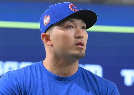 【写真】ファンが外野席からグラウンドに転落　試合が一時中断　高さ6･4mを落ち病院へ搬送　両軍選手らが心配そうに見つめる