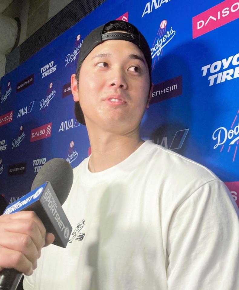 　笑顔で愛娘の話をする大谷翔平（撮影・小林信行）