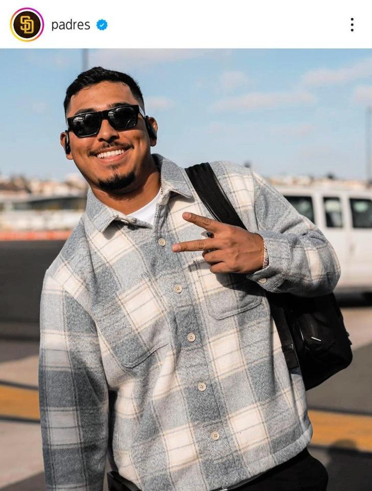 　遠征に向かうエストラーダ。パドレスの公式インスタグラム（ｐａｄｒｅｓ）より
