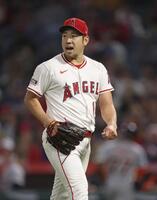 　５回、ピンチでイバネスを三直に仕留め声を上げる菊池（共同）