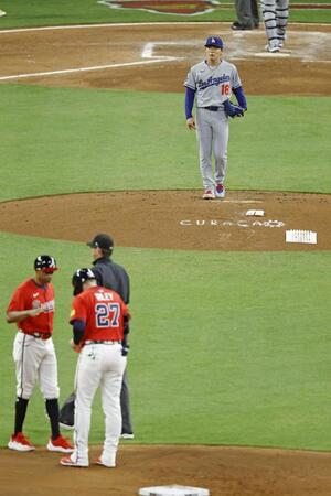 　ブレーブス戦の６回、ライリー（２７）にこの試合初安打となる二塁打を許したドジャース・山本（共同）