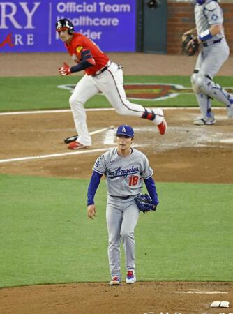 　ブレーブス戦の６回、ライリーにこの試合初安打となる二塁打を許したドジャース・山本（共同）