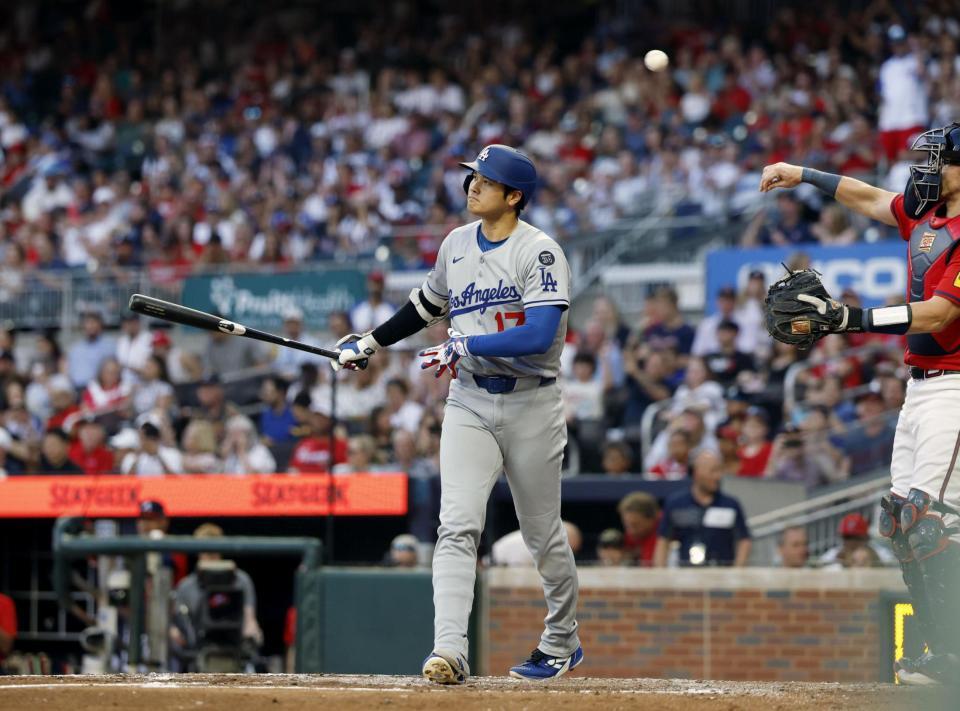 　ブレーブス戦の４回、空振り三振に倒れたドジャース・大谷（共同）