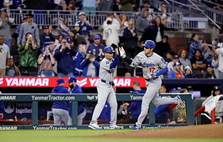 　ブレーブス戦の３回、８号ソロを放ち三塁を回るドジャース・大谷（共同）