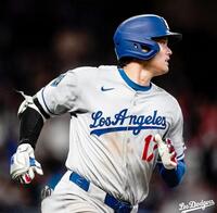 　３回、センターへ８号ソロを放った大谷（ロサンゼルス・ドジャース提供）