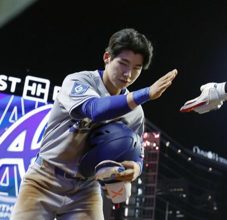 【動画】金慧成の初安打に大谷翔平もピョンピョン飛び跳ねて大喜び　ヘルメット揺すられてニッコニコ