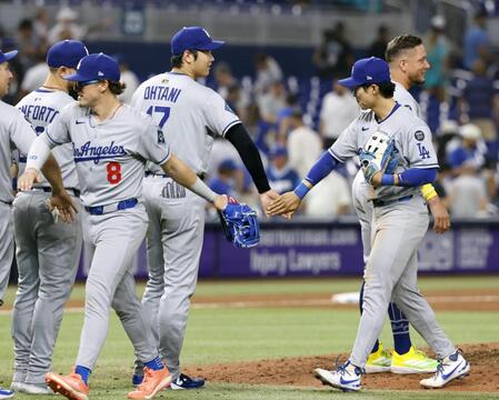 メジャー初安打＆初打点のドジャース・金慧成　専属リポーターの「カムサハムニダ」に笑顔　試合後にグラウンドでインタビュー