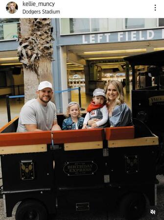 　ケリー・マンシーさんのインスタグラム（ｋｅｌｌｉｅ＿ｍｕｎｃｙ）より